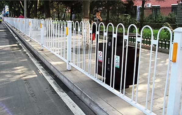 公路護（hù）欄